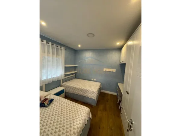 Tirane, shitet apartament 3+1+Ballkon Kati 6, 180 m² (Fresku)