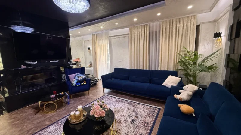 Tirane, jepet me qera apartament 2+1+Aneks+Ballkon Kati 7, 207 m² 3.000 € 