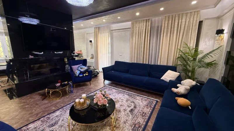 Tirane, jepet me qera apartament 2+1+Aneks+Ballkon Kati 7, 207 m² 3.000 € 