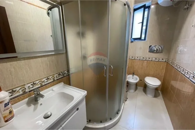 Tirane, jepet me qera zyre , 98 m² 1.000 € 