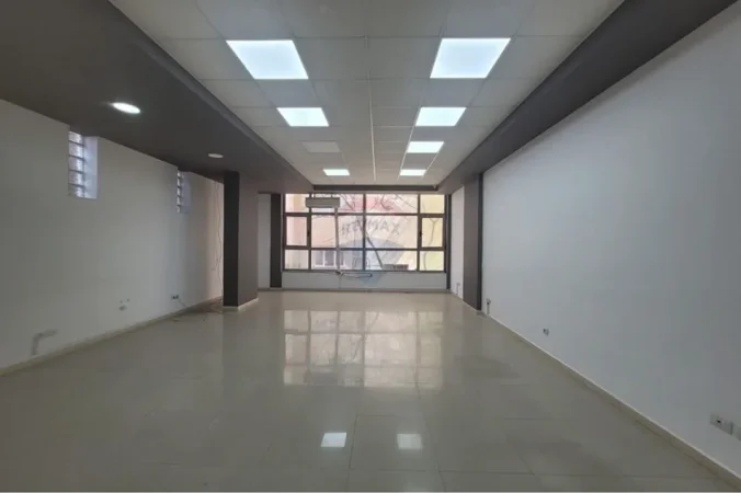 Tirane, jepet me qera zyre , 140 m² 1.000 € 