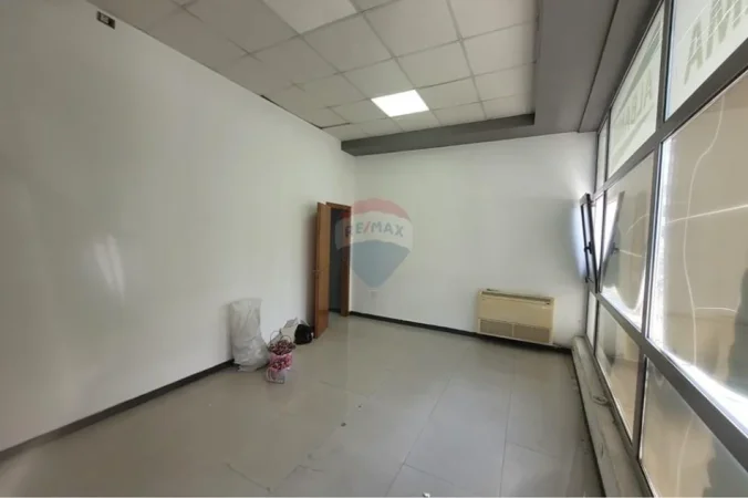Tirane, jepet me qera zyre , 140 m² 1.000 € 