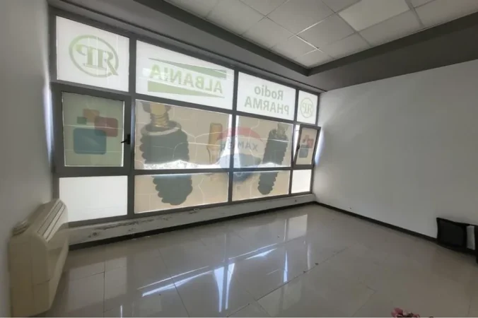 Tirane, jepet me qera zyre , 140 m² 1.000 € 