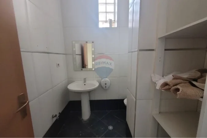 Tirane, jepet me qera zyre , 140 m² 1.000 € 