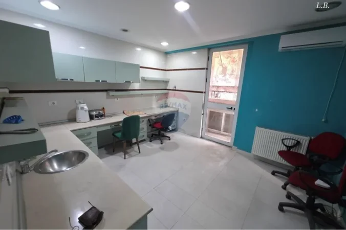 Tirane, jepet me qera zyre , 88 m² 1.000 € 