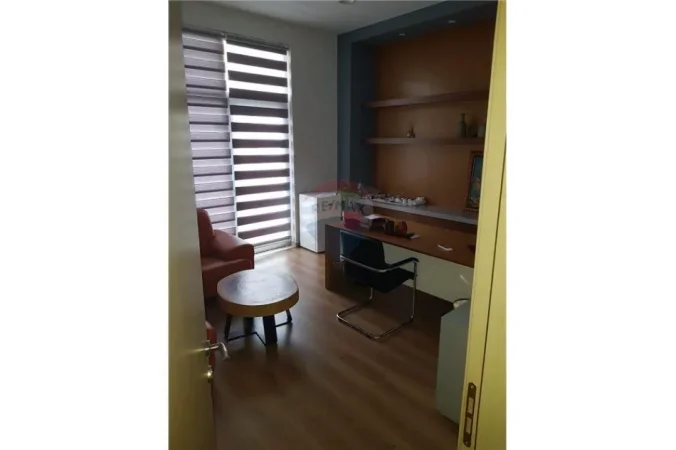 Tirane, jepet me qera zyre , 530 m² 5.800 € 