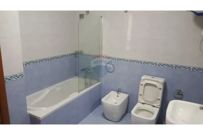 Tirane, jepet me qera apartament , 115 m² 700 € 