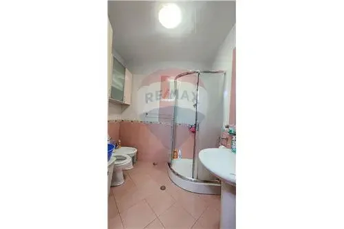 Tirane, jepet me qera apartament , 60 m² 520 € 