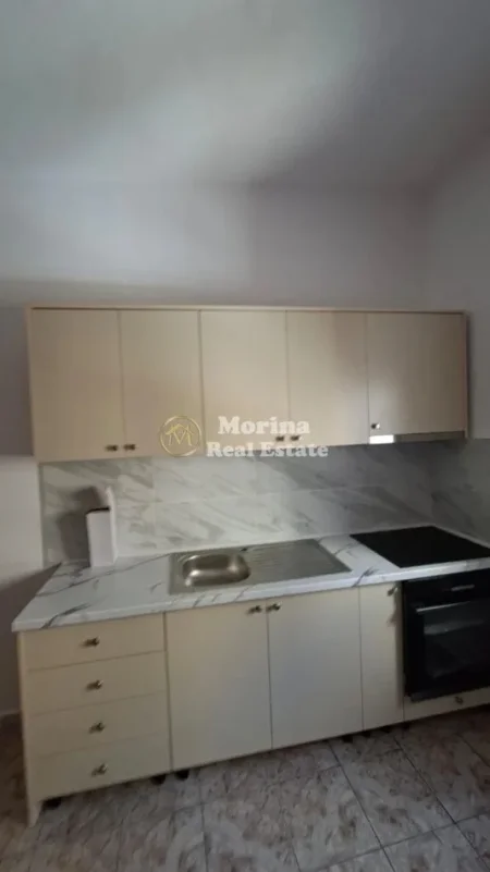 Tirane, jepet me qera apartament 1+1 Kati 3, 90 m² 500 € (Rruga e Durresit)