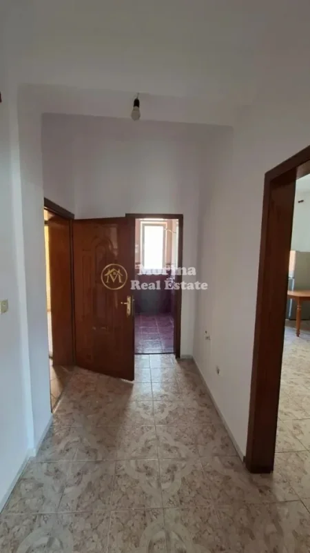 Tirane, jepet me qera apartament 1+1 Kati 3, 90 m² 500 € (Rruga e Durresit)