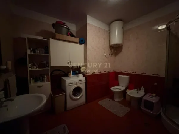 Tirane, shitet apartament 3+1 Kati 5, 133 m² 330.000 € (Shkolla e Baletit)