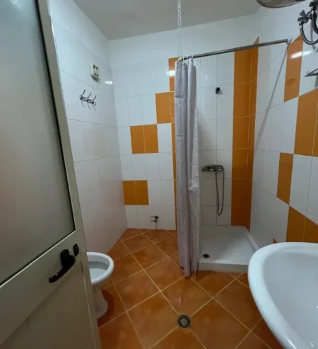 Tirane, jepet me qera apartament 1+1+Ballkon Kati 5, 72 m² 420 € (Astir)