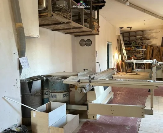 Tirane, jepet me qera magazine Kati 0, 330 m² 1.050 € (Rruga Veli Dedi)