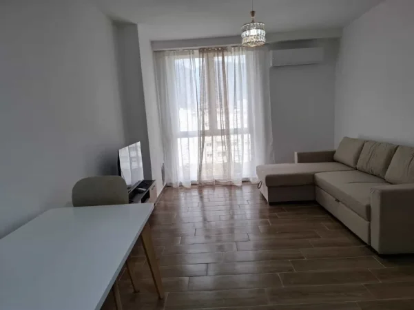 Tirane, jepet me qera apartament 2+1 Kati 5, 96 m² 520 € (Rruga 5 Maj)