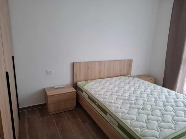 Tirane, jepet me qera apartament 2+1 Kati 5, 96 m² 520 € (Rruga 5 Maj)