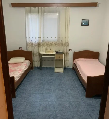 Tirane, jepet me qera shtepi 2+1 Kati 1, 80 m² 320 € (Selite)