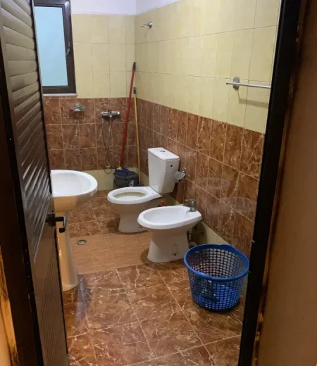 Tirane, jepet me qera shtepi 2+1 Kati 1, 80 m² 320 € (Selite)