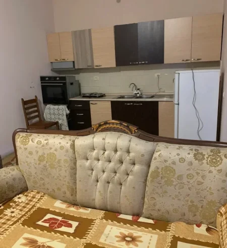 Tirane, jepet me qera shtepi 2+1 Kati 1, 80 m² 320 € (Selite)
