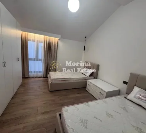 Tirane, jepet me qera Vile 2+1 Kati 3, 127 m² 900 € (Laprake)