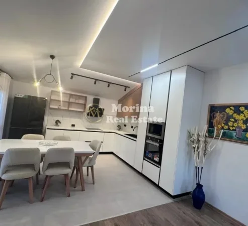 Tirane, jepet me qera Vile 2+1 Kati 3, 127 m² 900 € (Laprake)
