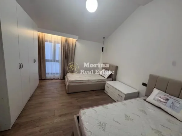 Tirane, jepet me qera Vile 2+1 Kati 3, 127 m² 900 € (Laprake)