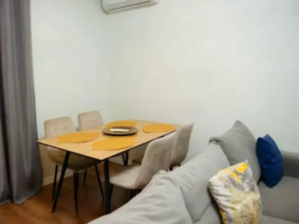 Tirane, jepet me qera apartament 2+1 , 900 € 