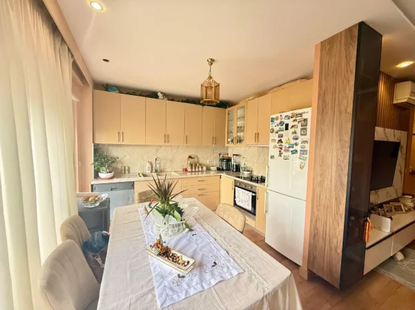 Tirane, shitet apartament 3+1 , 1 m² 345.000 € (Kopshti Botanik)