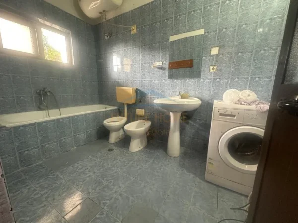 Tirane, jepet me qera apartament 2+1+Aneks+Ballkon Kati 1, 120 m² 420 € (Allias)