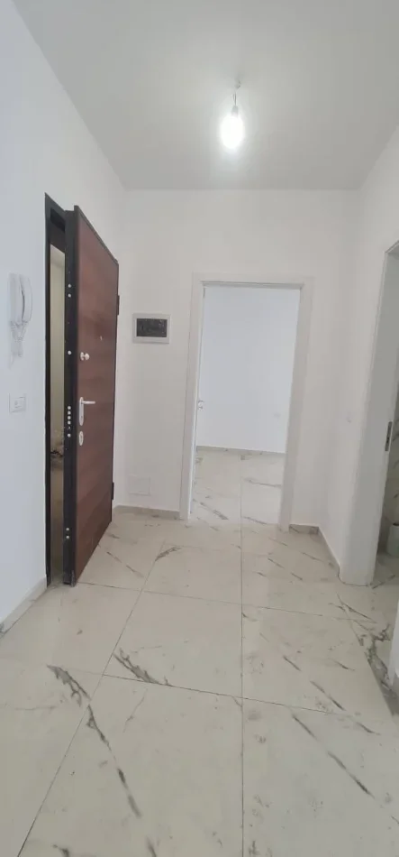 Tirane, jepet me qera zyre Kati 2, 79 m² 450 € (LAPRAKE)