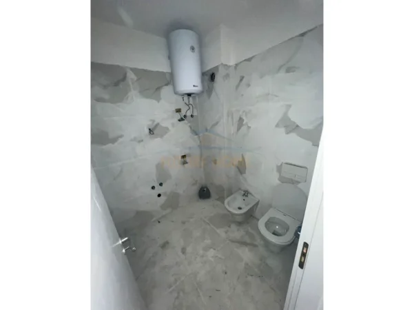 Tirane, shitet apartament 1+1+Ballkon Kati 5, 52 m² 73.000 € (Univers City , QTU)