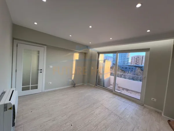 Tirane, jepet me qera ambjent biznesi Kati 4, 105 m² 1000 € (Qendër)