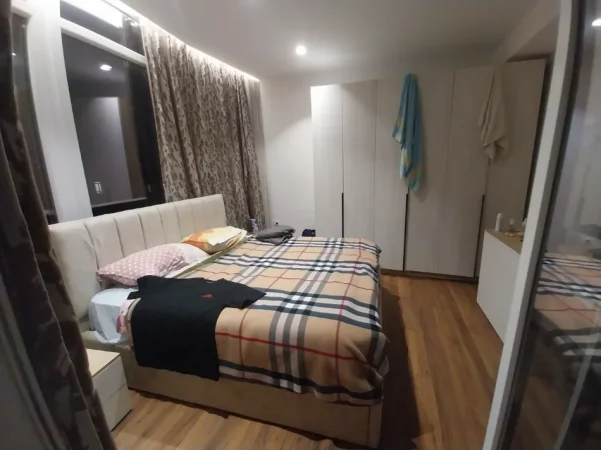 Tirane, jepet me qera apartament 1+1+Aneks+Ballkon Kati 7, 80 m² 500 € (Rruga Rrapo Hekali, në fillim mbas Big Market)