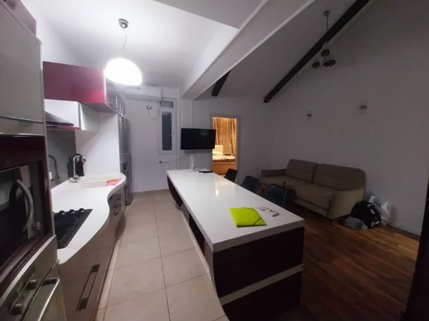Tirane, jepet me qera apartament 1+1+Aneks+Ballkon Kati 7, 80 m² 500 € (Rruga Rrapo Hekali, në fillim mbas Big Market)