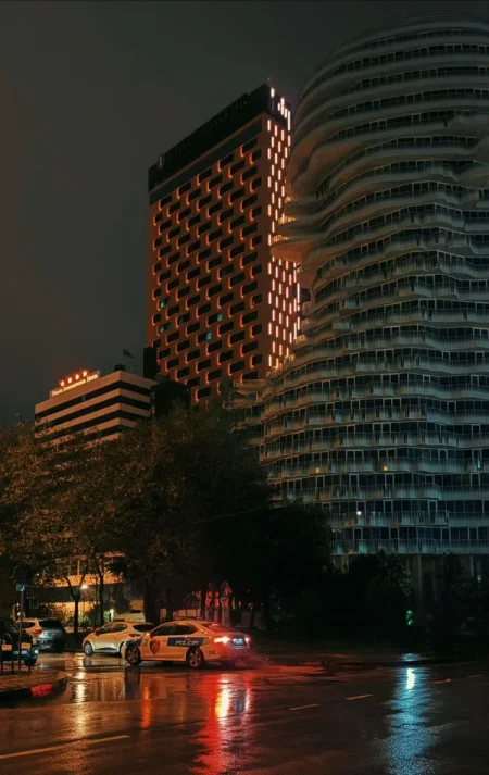 Tirane, jepet me qera dyqan Kati 0, 110 m² 4.000 € (SHESHI SKENDERBEJ)