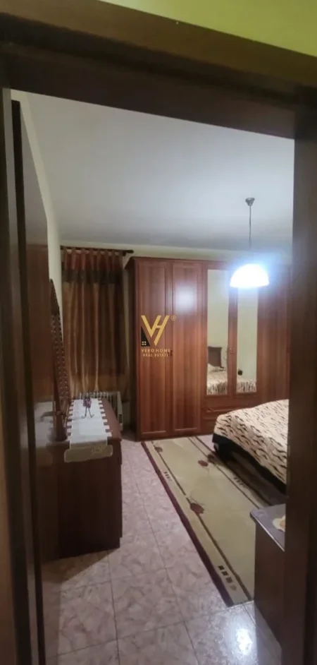 Tirane, jepet me qera apartament 2+1+Ballkon Kati 5, 108 m² 920 € (BLLOK)