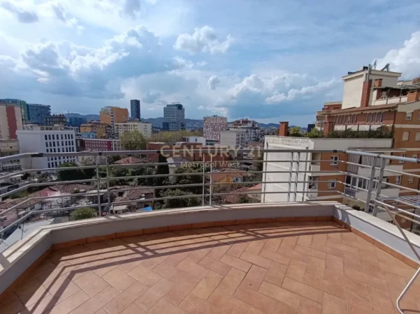 Tirane, jepet me qera apartament 2+1 Kati 7, 80 m² 650 € (RRUGA E ELBASANIT)