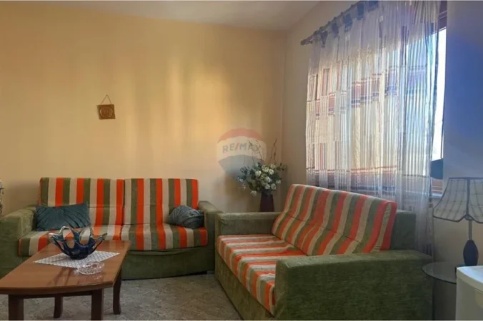 Vlore, jepet me qera apartament 1+1+Ballkon Kati 3, 72 m² 300 € (Rruga Gjergj Kastrioti (Transballkanike), Vlorë)