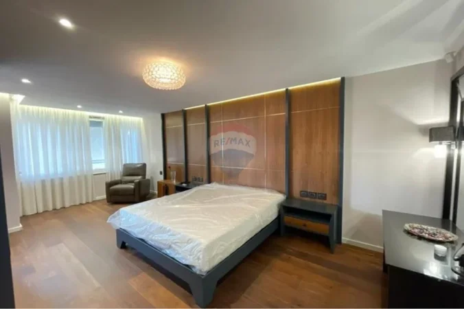 Tirane, jepet me qera apartament 2+1 Kati 2, 180 m² 1.500 € 