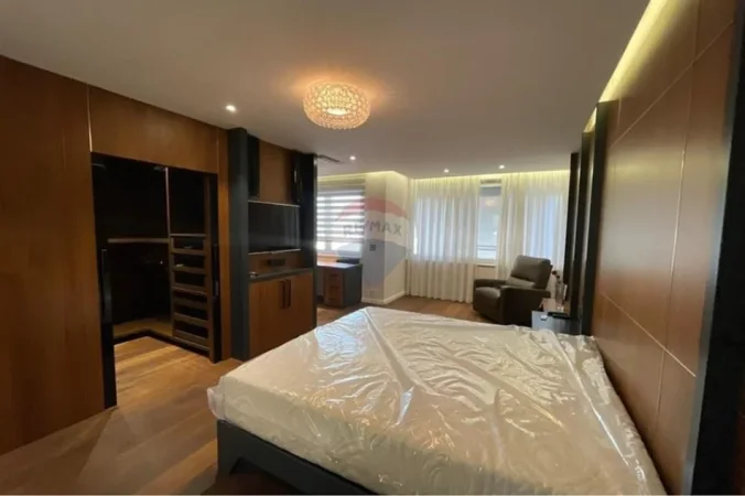 Tirane, jepet me qera apartament 2+1 Kati 2, 180 m² 1.500 € 