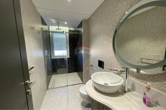 Tirane, jepet me qera apartament 2+1 Kati 2, 180 m² 1.500 € 