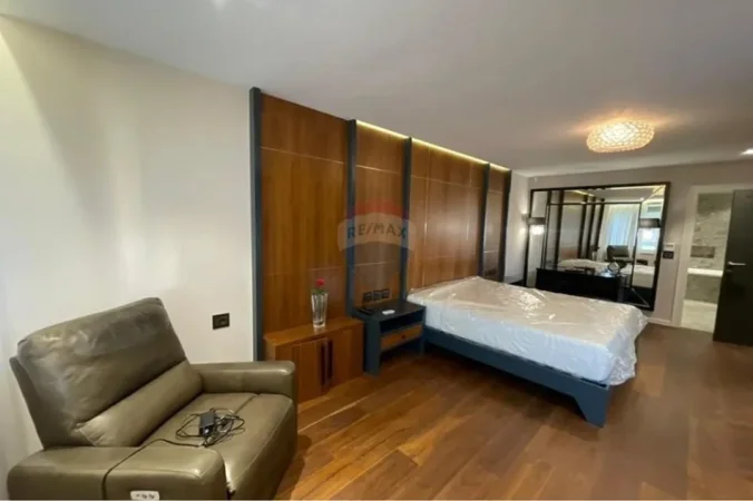 Tirane, jepet me qera apartament 2+1 Kati 2, 180 m² 1.500 € 