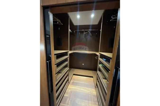 Tirane, jepet me qera apartament 2+1 Kati 2, 180 m² 1.500 € 