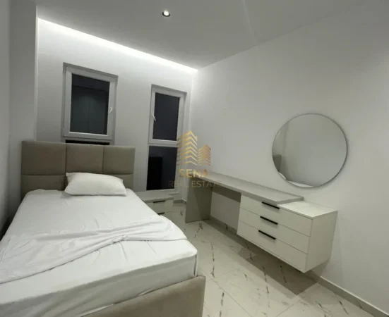 Tirane, jepet me qera apartament 2+1+Ballkon Kati 6, 100 m² 850 € (Laprake,Aura Kompleks)