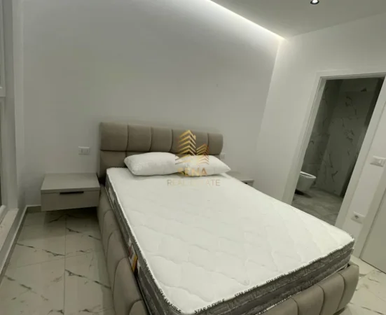Tirane, jepet me qera apartament 2+1+Ballkon Kati 6, 100 m² 850 € (Laprake,Aura Kompleks)