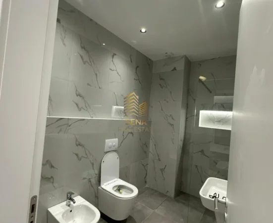 Tirane, jepet me qera apartament 2+1+Ballkon Kati 6, 100 m² 850 € (Laprake,Aura Kompleks)