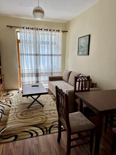 Tirane, jepet me qera apartament 1+1+Aneks+Ballkon Kati 2, 50 m² 550 € (Milto Tutulani te Juridiku)