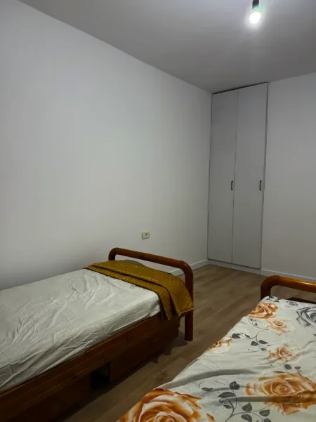 Tirane, jepet me qera apartament 3+1+Ballkon Kati 5, 103 m² 400 € (Fresku)