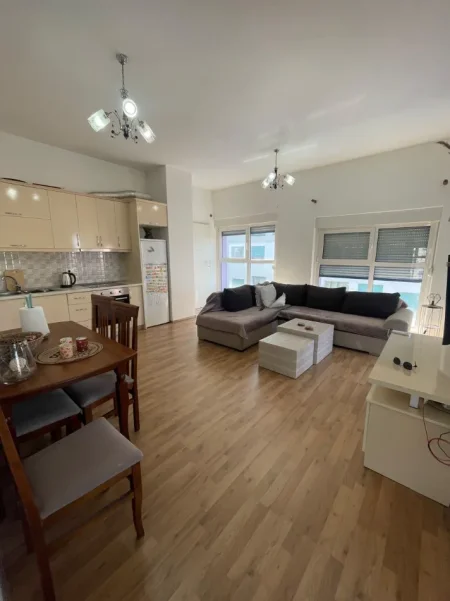 jepet me qera apartament 2+1+Ballkon Kati 4, 110 m² 500 € (Rruga Pasho Hysa)