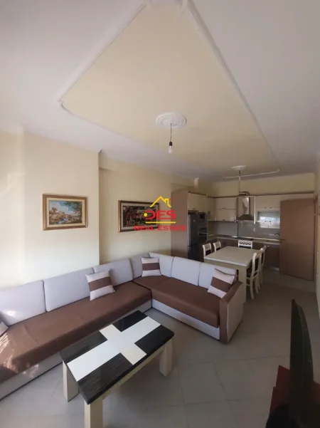 Vlore, jepet me qera apartament 1+1+Ballkon Kati 7, 70 m² 300 € (Rruga Hajredin Haxhiraj)
