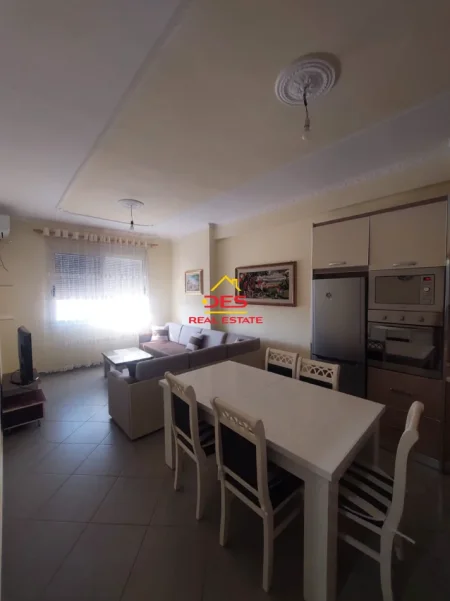 Vlore, jepet me qera apartament 1+1+Ballkon Kati 7, 70 m² 300 € (Rruga Hajredin Haxhiraj)